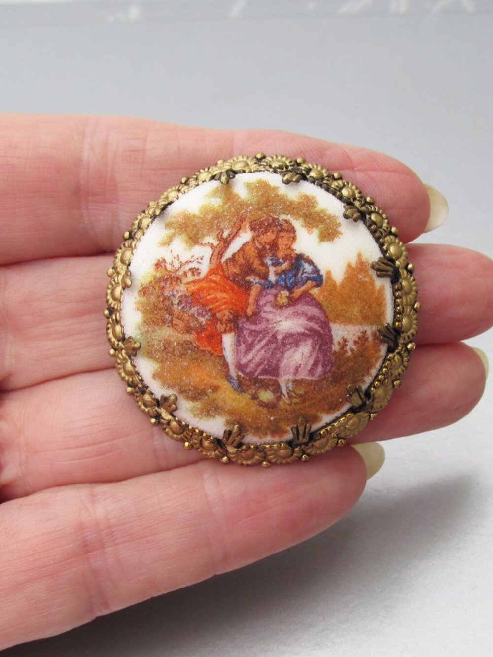 Vintage 1950s COURTING Victorian COUPLE German Sugar Glass Brooch Pin